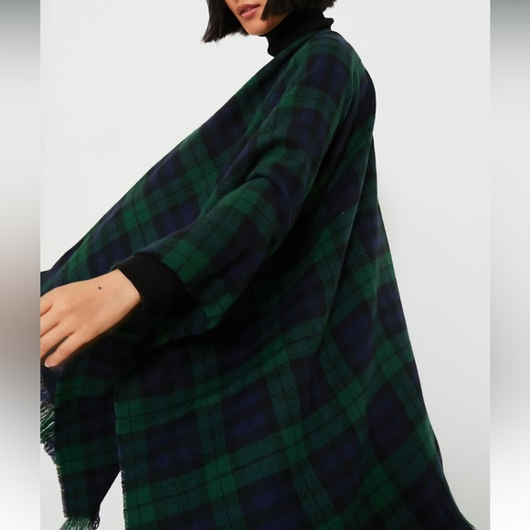 DAVID AND YOUNG

Exclusive Black Tartan Ruana Poncho - Picture 3 of 7